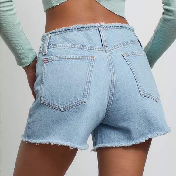 NWT UO Frayed Edge A-Line Soft Denim Shorts - Picture 2 of 3